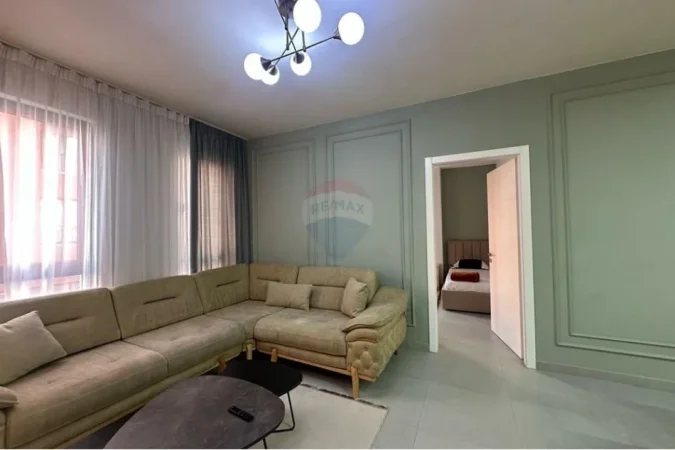 Tirane, jepet me qera apartament 2+1+Ballkon Kati 3, 110 m² 650 € 
