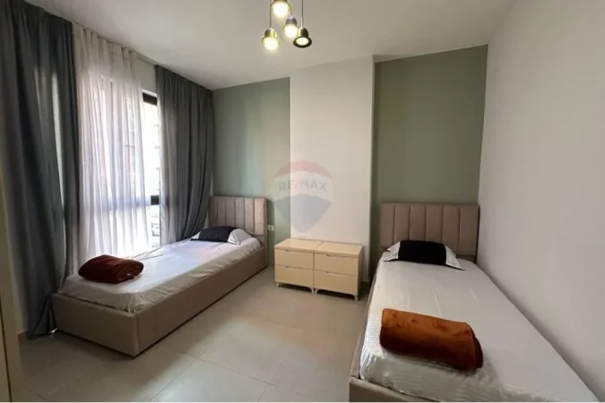Tirane, jepet me qera apartament 2+1+Ballkon Kati 3, 110 m² 650 € 