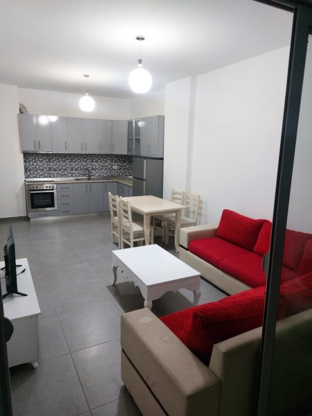 Tirane, shes apartament 1+1 Kati 3, 65 m² (Rruga bulevarti blu)