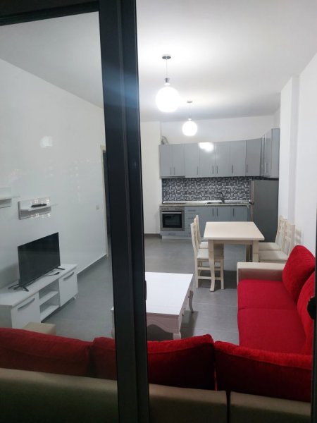 Tirane, shes apartament 1+1 Kati 3, 65 m² (Rruga bulevarti blu)