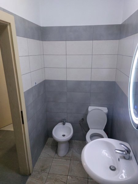 Tirane, shes apartament 1+1 Kati 3, 65 m² (Rruga bulevarti blu)