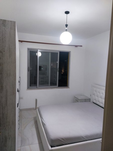 Tirane, shes apartament 1+1 Kati 3, 65 m² (Rruga bulevarti blu)