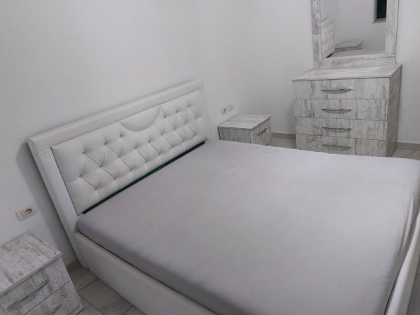 Tirane, shes apartament 1+1 Kati 3, 65 m² (Rruga bulevarti blu)