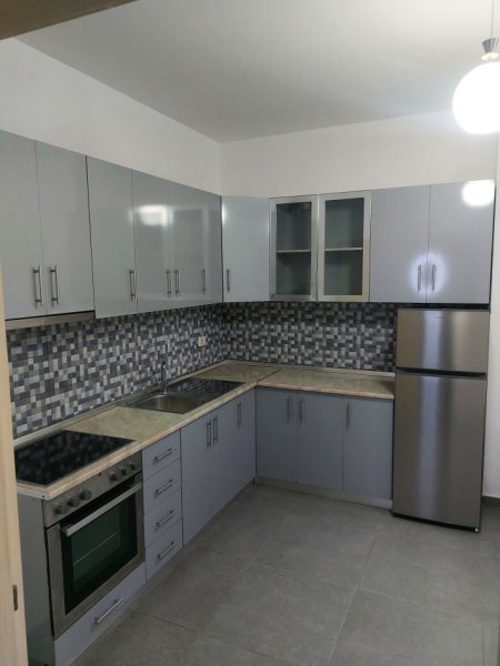 Tirane, shes apartament 1+1 Kati 3, 65 m² (Rruga bulevarti blu)
