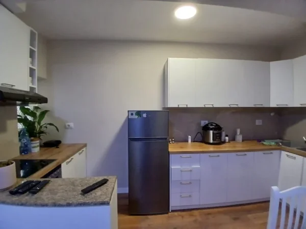 Tirane, jepet me qera apartament 1+1+Ballkon Kati 2, 60 m² 500 € (Zogu i Zi Rr.Muhamet Gjollesha)
