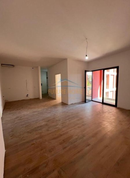 Tirane, shitet apartament 1+1+Ballkon Kati 4, 80 m² 224.000 € (Rruga e Kavajes)