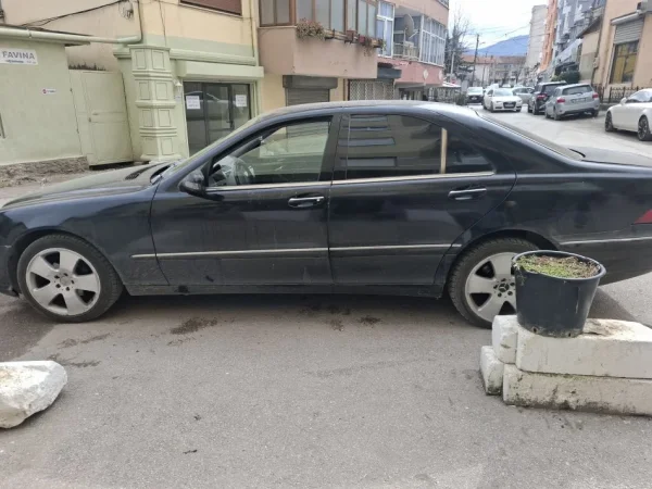 Korce, shes makine Benzin+Gaz, e zeze automatik Klima 260.000 km 3.000 €