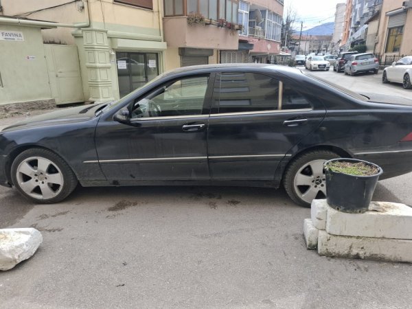 Korce, shes makine Benzin+Gaz, e zeze automatik Klima 260.000 km 3.000 €