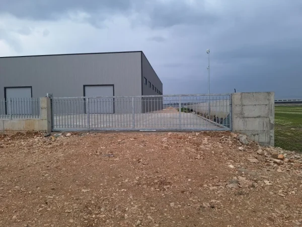 Durres, KAPANON ME QERA Kati 0, 1.500 m² 4.500 € (Spitall)