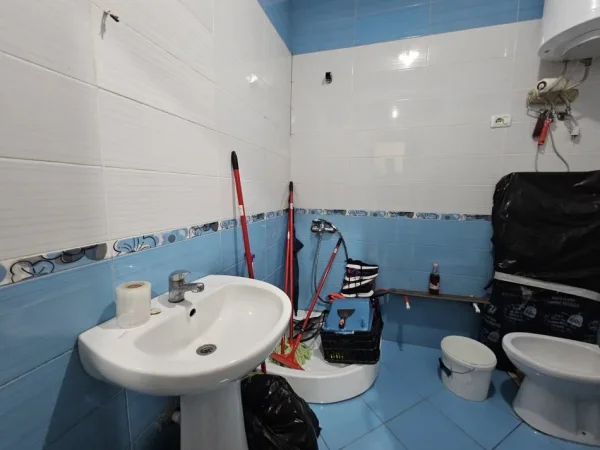 Tirane, jepet me qera apartament 2+1+Ballkon Kati 2, 100 m² 450 € (Yzberisht, Nela 3)