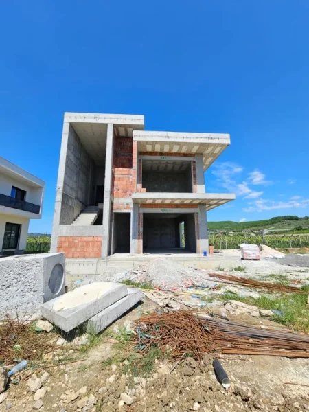 OKAZION‼️SHITET : Vile individuale në Gjirin e Lalzit🏖️ + pishinë vetëm 5 minuta larg detit || 350,000€