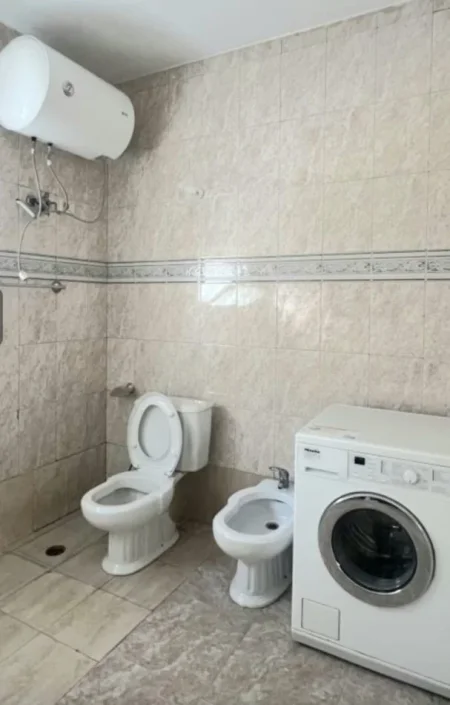 Tirane, jepet me qera apartament 1+1 Kati 1, 78 m² 400 € (Don Bosko)