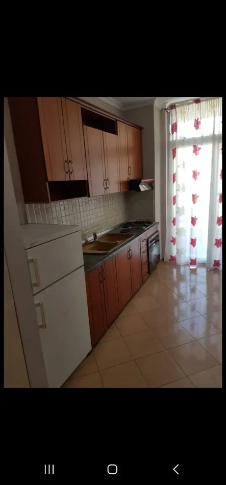 Tirane, jepet me qera apartament 1+1+Ballkon Kati 5, 70 m² 400 € (Astir te Ozoni)