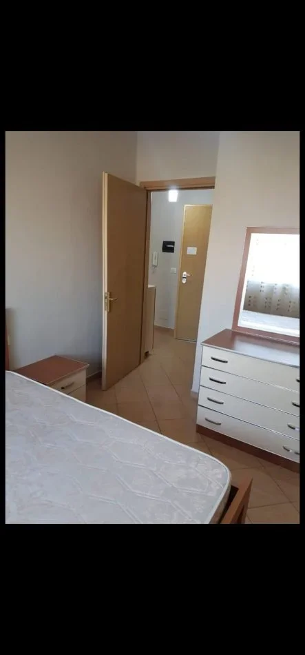 Tirane, jepet me qera apartament 1+1+Ballkon Kati 5, 70 m² 400 € (Astir te Ozoni)