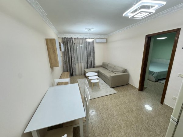 Tirane, jepet me qera apartament 1+1 Kati 1, 67 m² 500 € (tregu cam)