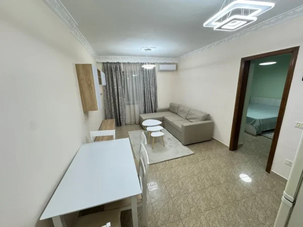 Tirane, jepet me qera apartament 1+1 Kati 1, 67 m² 500 € (tregu cam)