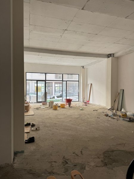 Tirane, shitet dyqan Kati 0, 133 m² 357.210 € (Kamez, tek Bajraktari Food)