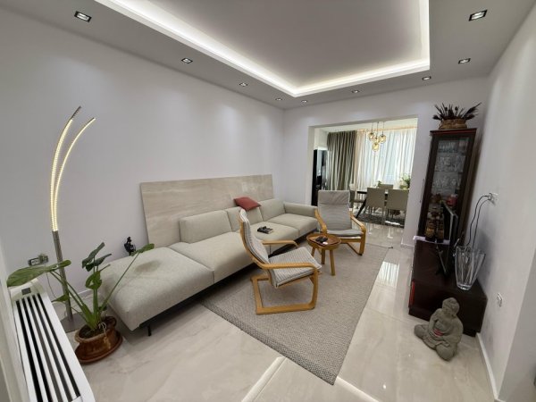Tirane, jepet me qera apartament 2+1 Kati 3, 89 m² 1.000 € (sheshi skenderbej, qender)