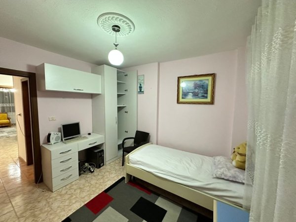 Tirane, jepet me qera apartament 2+1 Kati 9, 125 m² 550 € (rruga e kavajes)