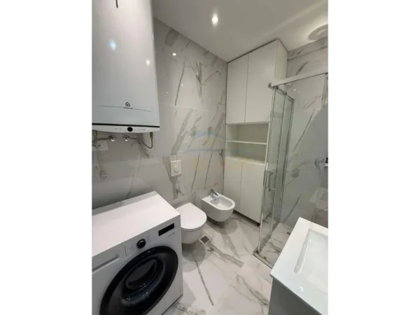 Tirane, jepet me qera apartament 2+1 Kati 7, 95 m² 800 € (Unaza e Re)