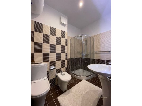 Tirane, jepet me qera apartament 1+1 Kati 5, 72 m² 600 € (Ali Dem)