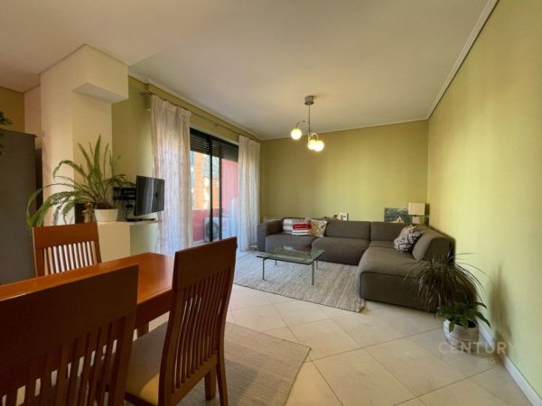Tirane, jepet me qera apartament 1+1 Kati 5, 72 m² 600 € (Ali Dem)