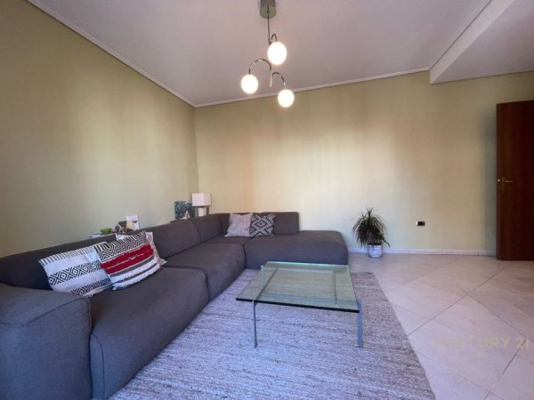 Tirane, jepet me qera apartament 1+1 Kati 5, 72 m² 600 € (Ali Dem)