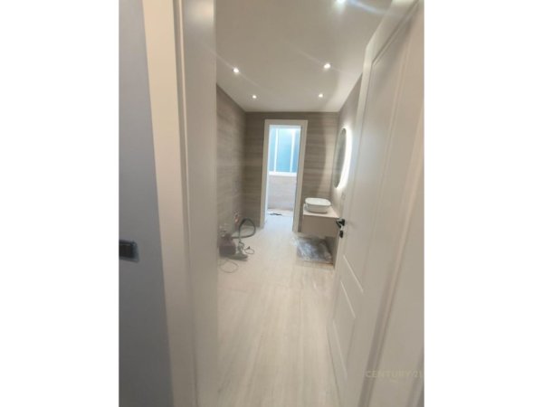 Tirane, jepet me qera zyre Kati 2, 116 m² 2.000 € (BLLOK)