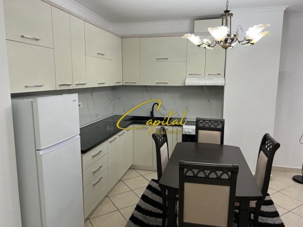 Tirane, jepet me qera apartament 2+1 Kati 4, 86 m² 600 € (KOMUNA E PARISIT)