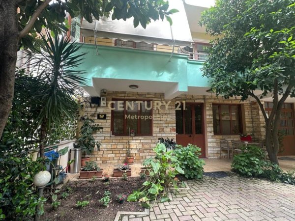 Tirane, jepet me qera Vile 2 Katshe Kati 0, 101 m² 699 € (TEK BRRYLI)