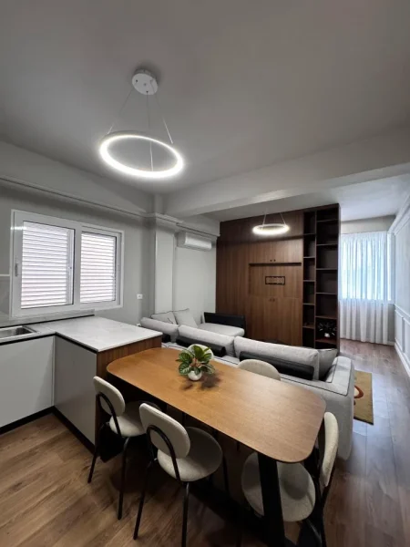 Tirane, jepet me qera apartament 2+1+Ballkon Kati 1, 100 m² 500 € (rruga e kokonozeve)