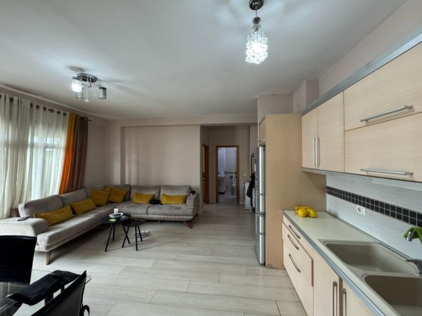Tirane, jepet me qera apartament 1+1+Ballkon Kati 7, 70 m² 420 € (Unaza e Re)