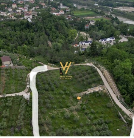 Tirane, shitet toke , 7.000 m² 250.000 € (BERZHITE)