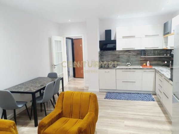 Tirane, jepet me qera apartament 2+1 Kati 2, 80 m² 550 € (KODRA E DIELLIT)