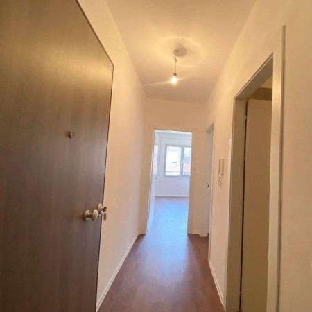Tirane, jepet me qera apartament 1+1 Kati 2, 60 m² 450 € (Rruga Tefta Tashko Koco)