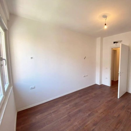 Tirane, jepet me qera apartament 1+1 Kati 2, 60 m² 450 € (Rruga Tefta Tashko Koco)