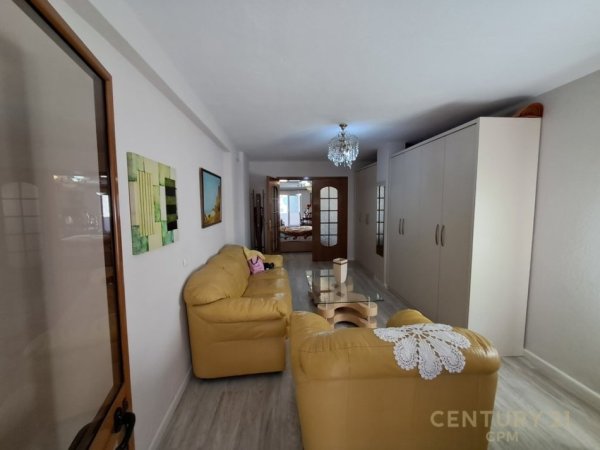 Tirane, jepet me qera apartament 1+1 Kati 4, 78 m² 450 € (st Dinamo)