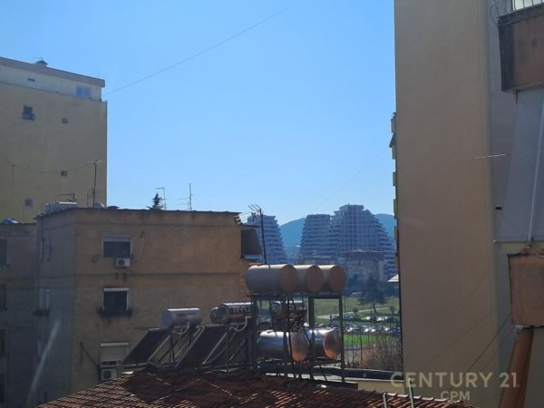 Tirane, jepet me qera apartament 1+1 Kati 4, 78 m² 450 € (st Dinamo)
