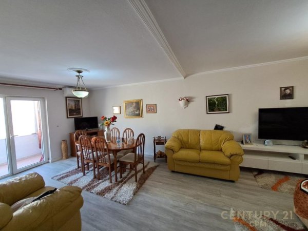 Tirane, jepet me qera apartament 1+1 Kati 4, 78 m² 450 € (st Dinamo)