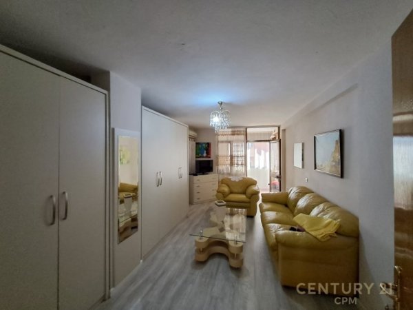 Tirane, jepet me qera apartament 1+1 Kati 4, 78 m² 450 € (st Dinamo)