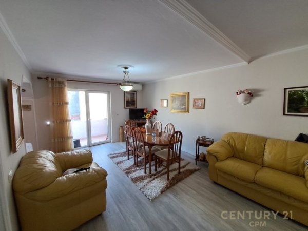Tirane, jepet me qera apartament 1+1 Kati 4, 78 m² 450 € (st Dinamo)