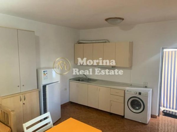 Tirane, jepet me qera shtepi 1+1 Kati 1, 26 m² 200 € (Rr.Kavajes)