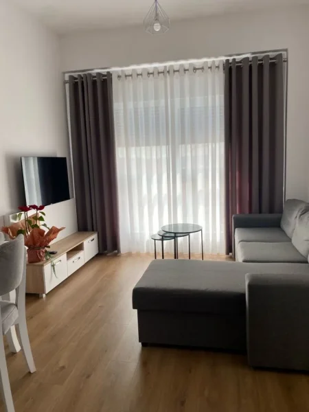 Tirane, jepet me qera apartament 2+1 Kati 7, 80 m² 500 € (Ali demi)