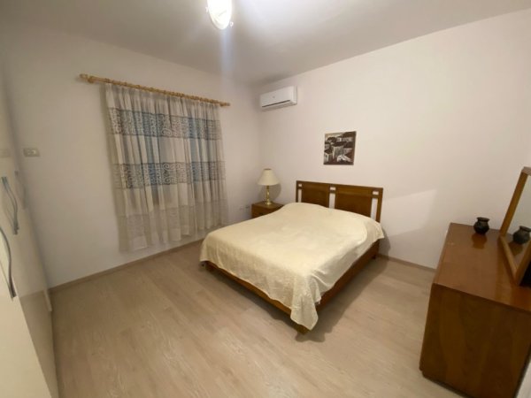 Tirane, jepet me qera Vile 2+1+Aneks Kati 1, 700 € (Pallati Brigatave)
