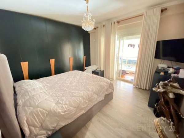 Tirane, jepet me qera apartament 3+1 Kati 3, 130 m² 950 € (SELVIA)