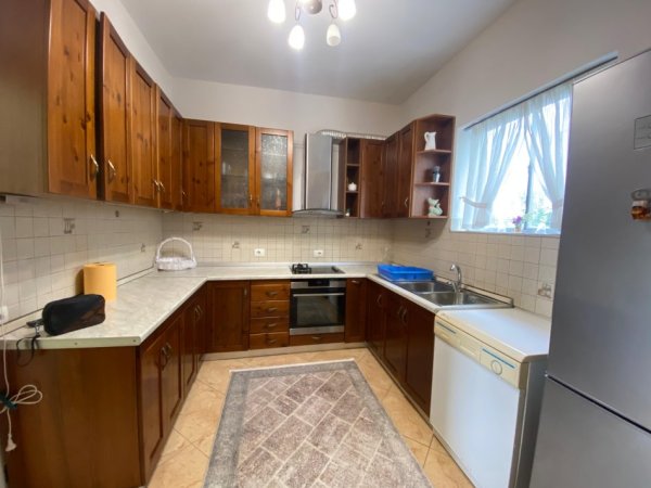 Tirane, jepet me qera Vile 2+1+Aneks Kati 1, 700 € (Pallati Brigatave)