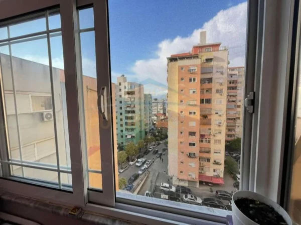 Tirane, shitet apartament 2+1 Kati 8, 75 m² 190.000 € (Komuna e Parisit)