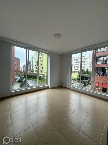 Tirane, jepet me qera zyre Kati 2, 120 m² 1.500 € (USLUGA STACIONI I TRENIT)