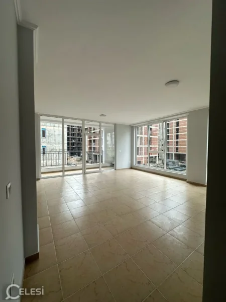 Tirane, jepet me qera zyre Kati 2, 120 m² 1.500 € (USLUGA STACIONI I TRENIT)