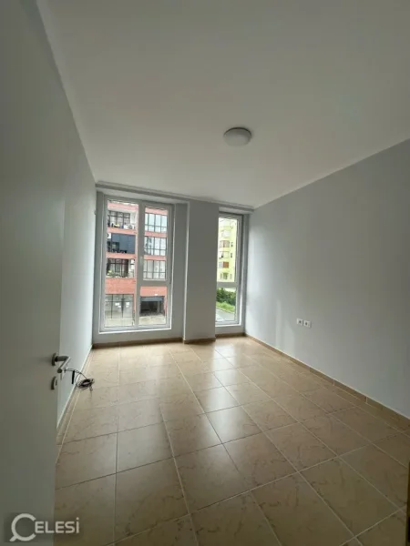 Tirane, jepet me qera zyre Kati 2, 120 m² 1.500 € (USLUGA STACIONI I TRENIT)